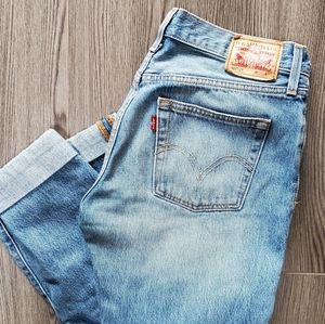 Levi Ripped Jeans